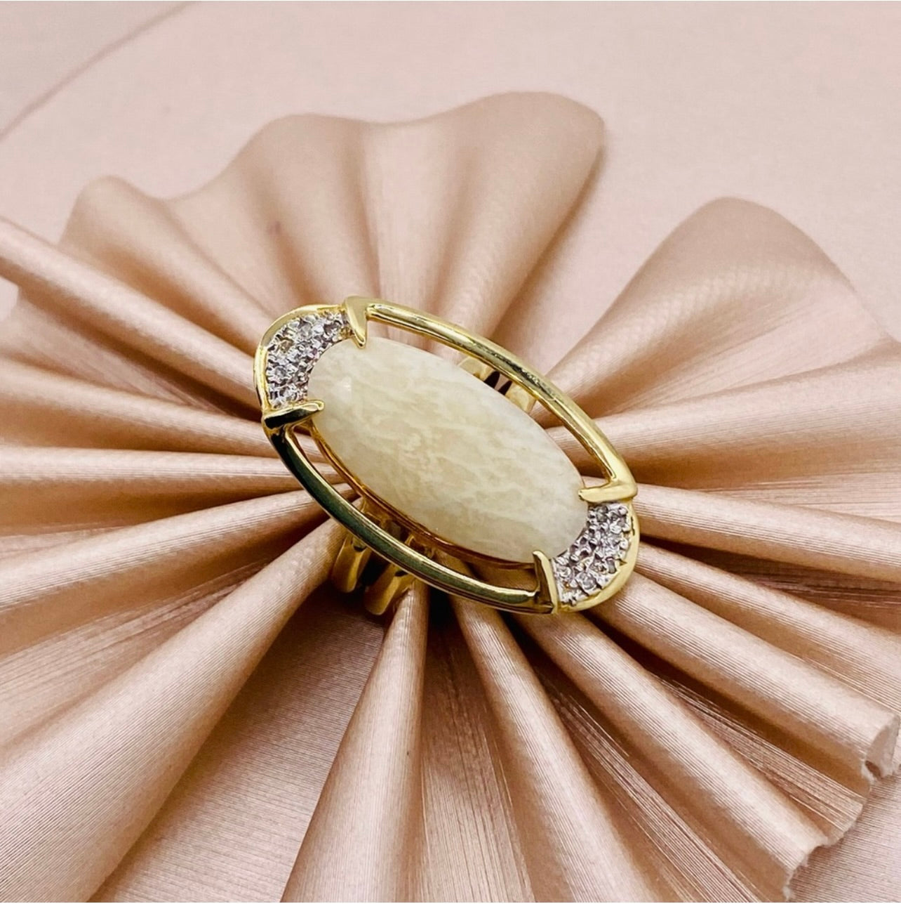 Vintage 18k Yellow Gold Rose Quartz & Diamond Cocktail Ring