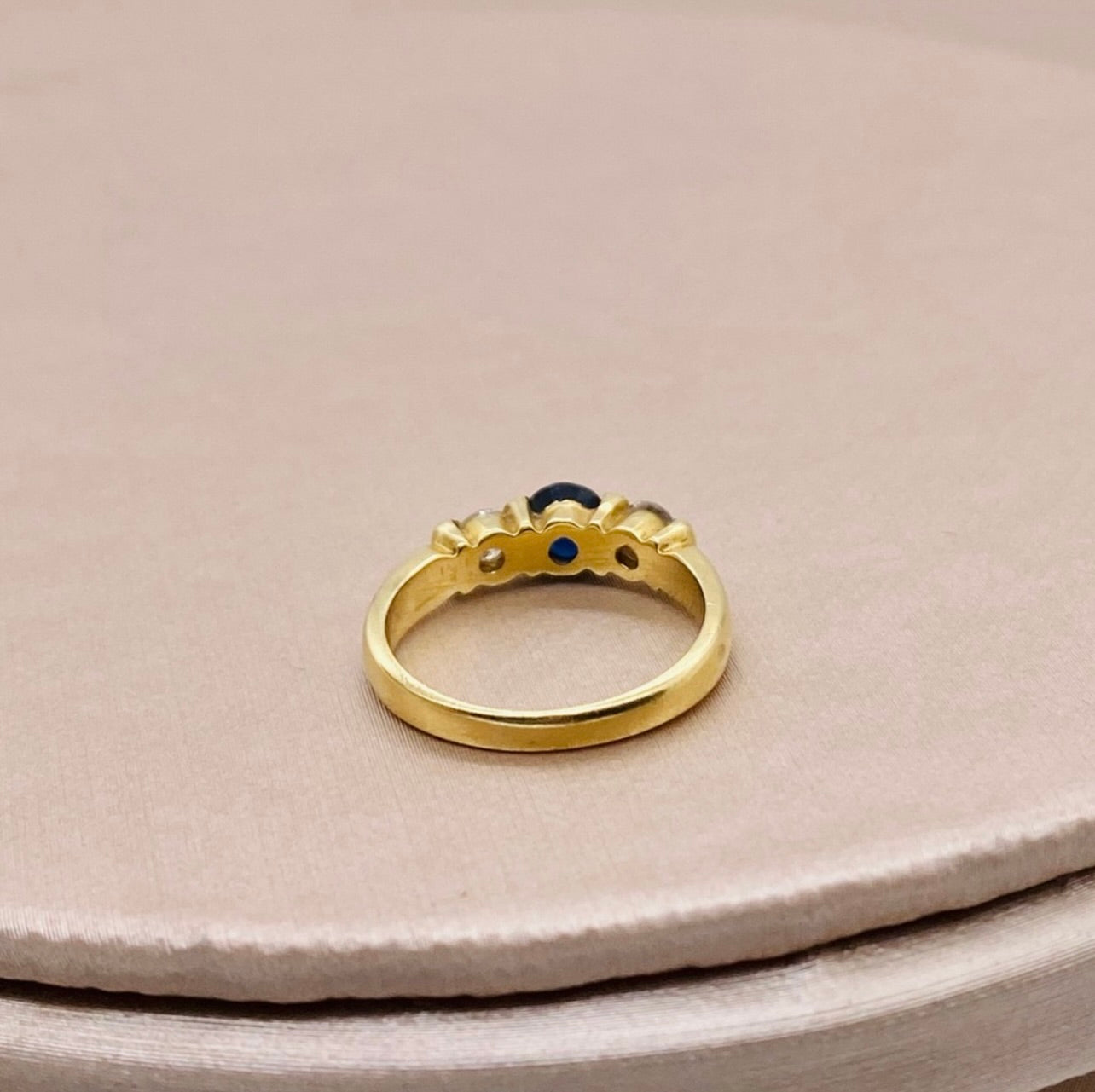 18k Yellow Gold Estate Bright Blue Sapphire & Diamond Ring