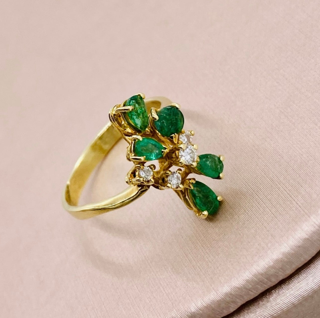 18k Yellow Gold Antique Diamond & Emerald Cluster Flower Ring