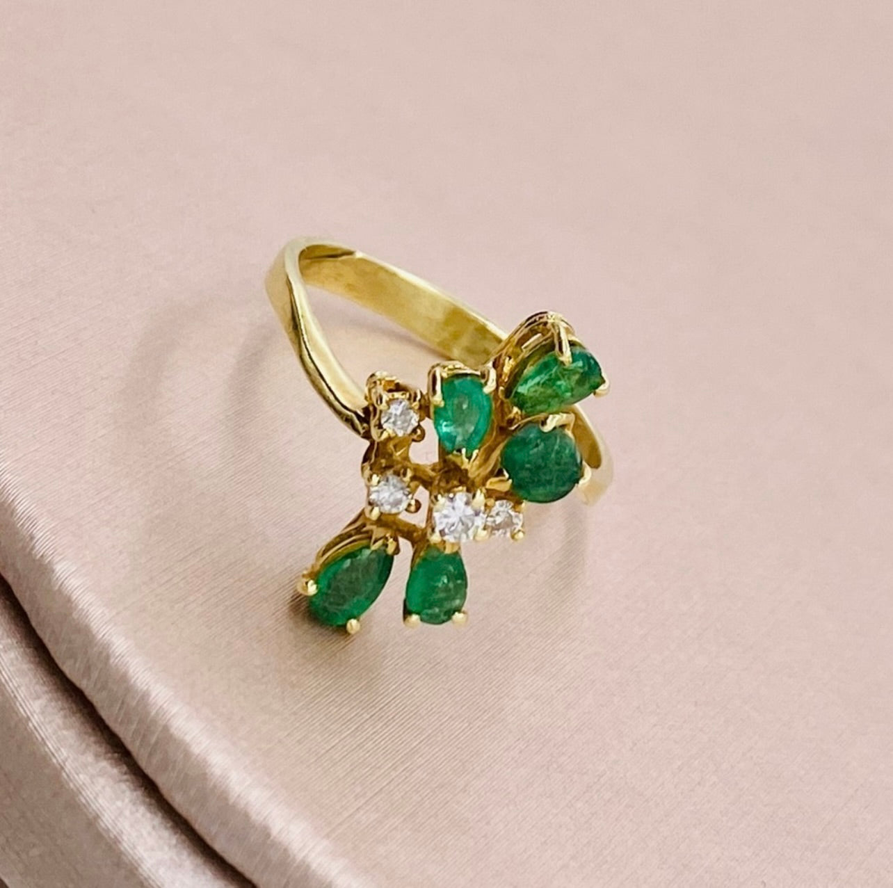 18k Yellow Gold Antique Diamond & Emerald Cluster Flower Ring