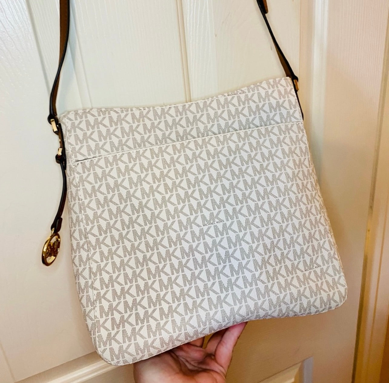 New Michael Kors Vanilla Signature Coated Canvas Jet Set Travel Large Messenger Bag