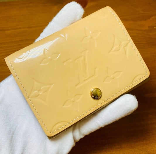 Louis Vuitton Cream Envelope Carte de Visite Monogram Vernis Wallet
