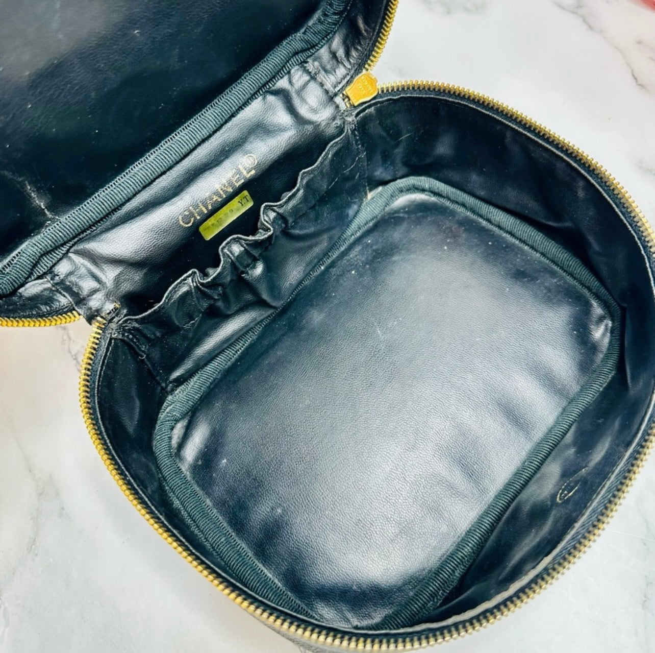EUC Vintage CHANEL Black Caviar Leather CC Vanity Case Bag