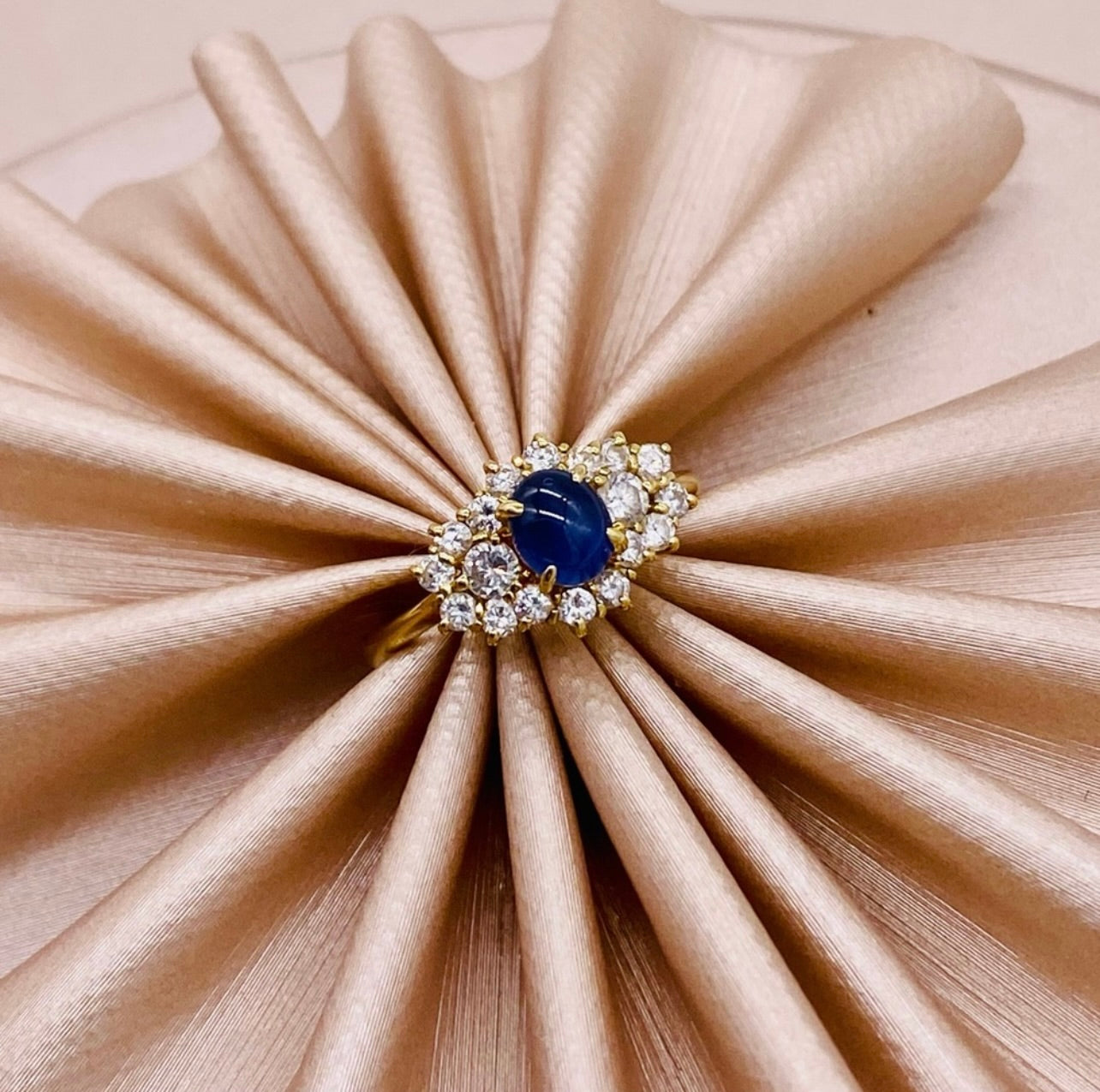 18k Yellow Gold Natural Star Sapphire & Diamond Ring