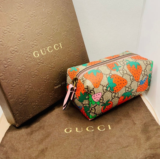 New GUCCI Small GG Supreme Strawberry Cosmetic Bag