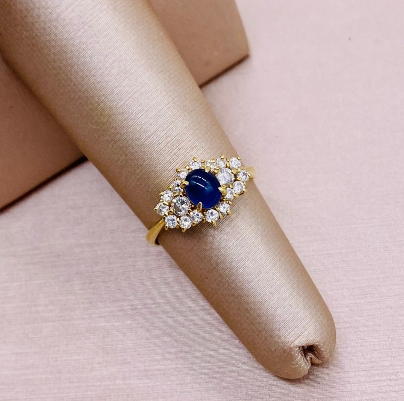 18k Yellow Gold Natural Star Sapphire & Diamond Ring