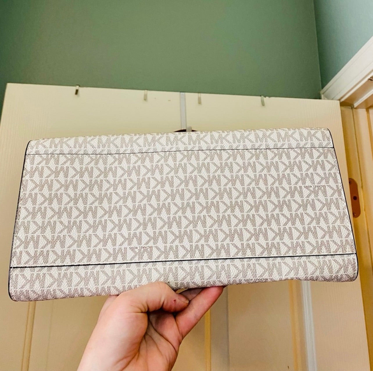 New Michael Kors Vanilla MK Signature Large Carmen Logo Tote