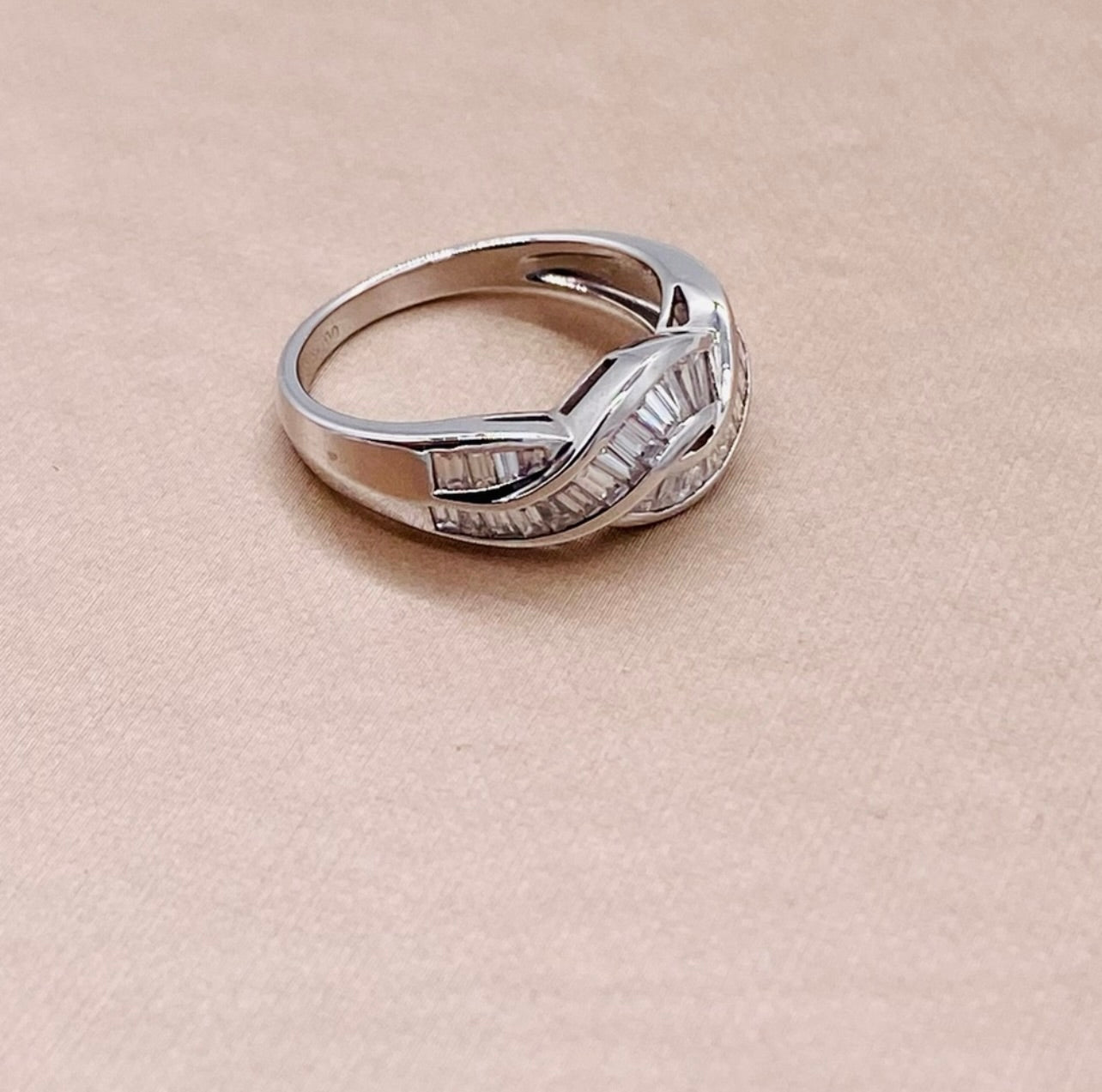 18k White Gold Woven Baguette Diamond Cluster Band Ring
