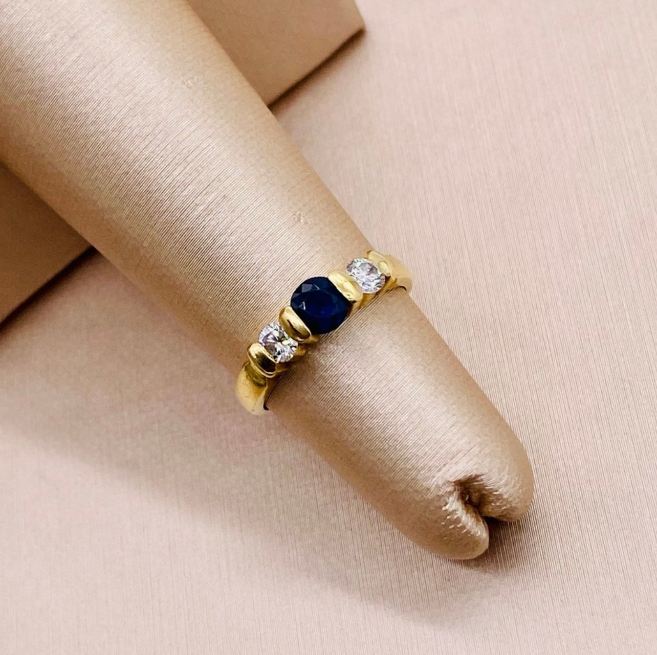 18k Yellow Gold Estate Bright Blue Sapphire & Diamond Ring