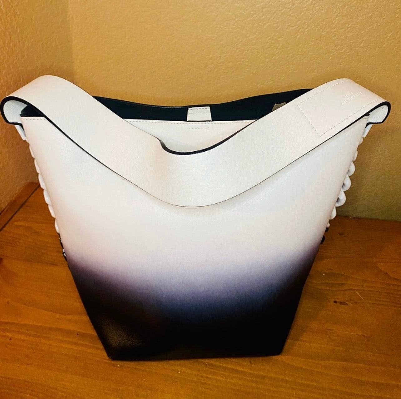 EUC Givenchy White & Black Calfskin Infinity Ombre Matte Chain Link Hobo Bag