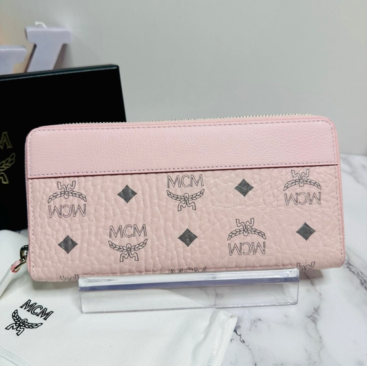 New MCM Aren VI Powder Pink Logo Leather Zip Around Wallet