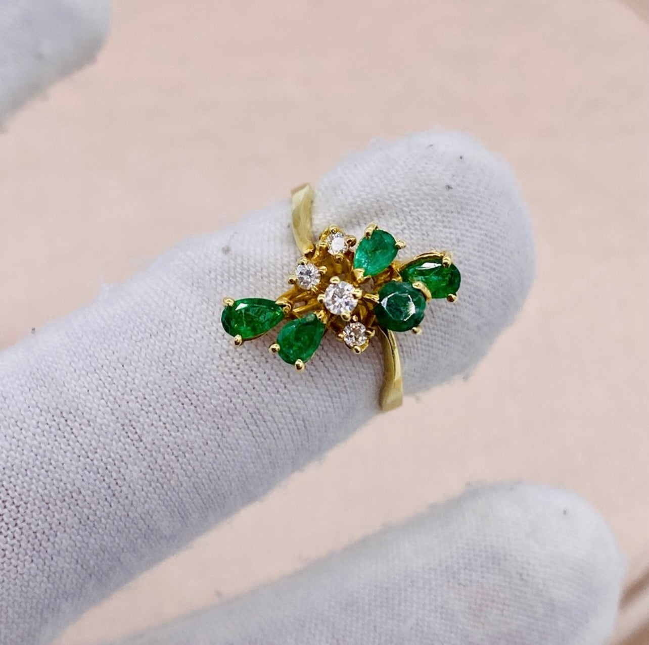 18k Yellow Gold Antique Diamond & Emerald Cluster Flower Ring