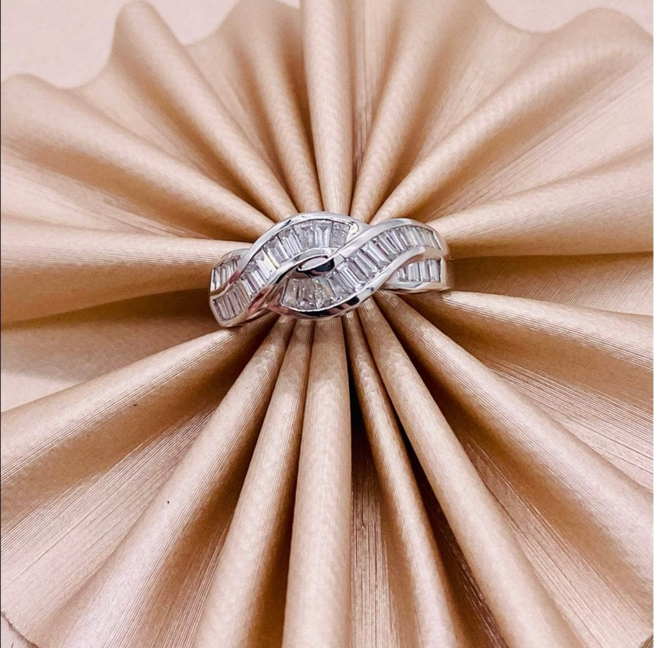 18k White Gold Woven Baguette Diamond Cluster Band Ring