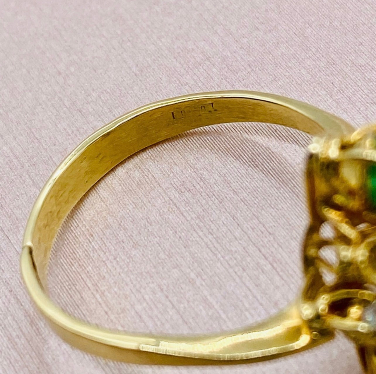 18k Yellow Gold Antique Diamond & Emerald Cluster Flower Ring