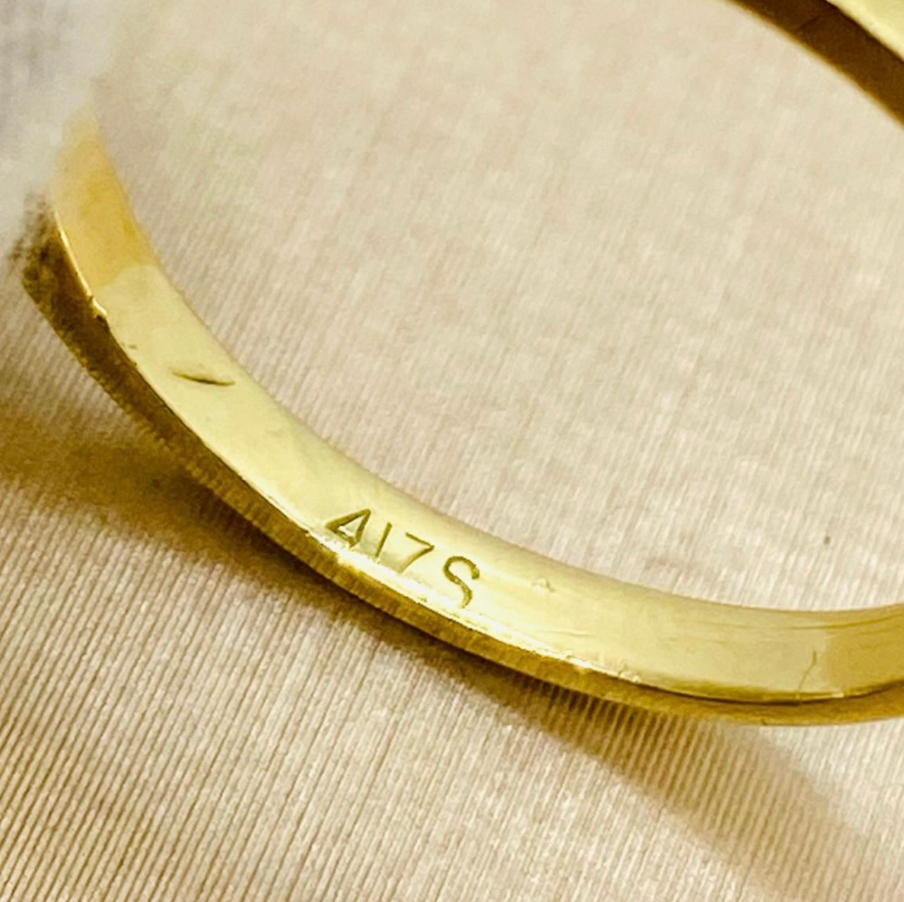 EUC Vintage 10K Yellow Gold Cubic Zirconia Three Stone Cocktail Ring
