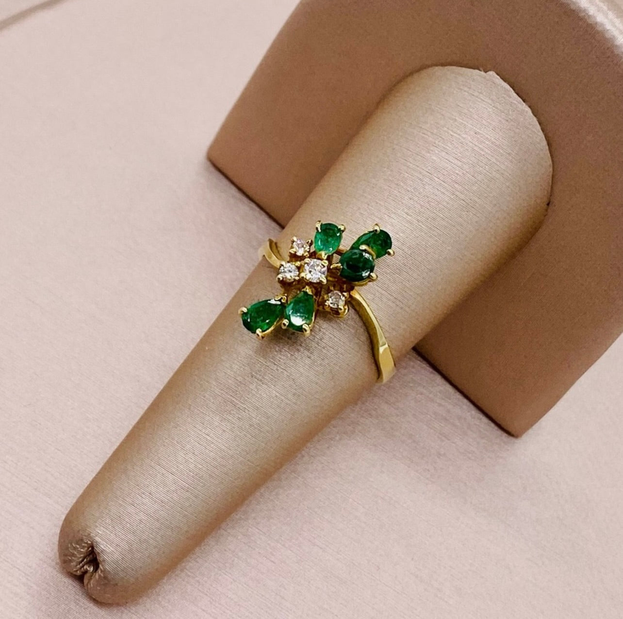 18k Yellow Gold Antique Diamond & Emerald Cluster Flower Ring