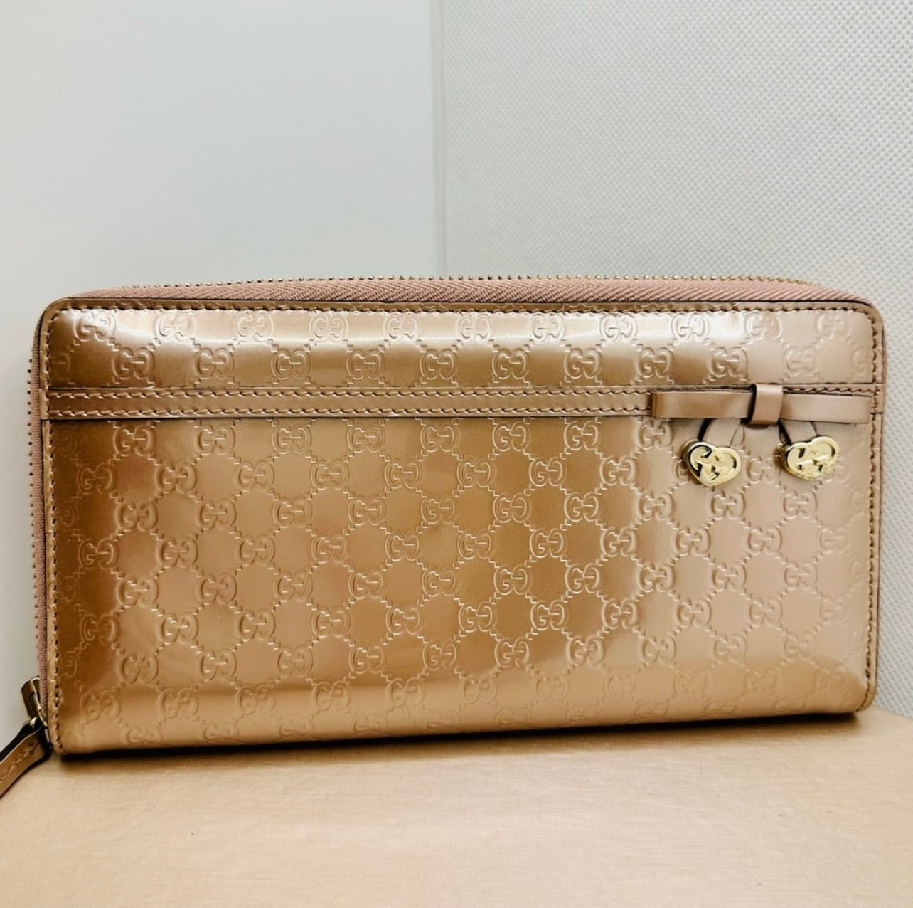 Gucci Bow Heart Zip Around Microguccissima Metallic Rose Gold Patent Leather Wallet
