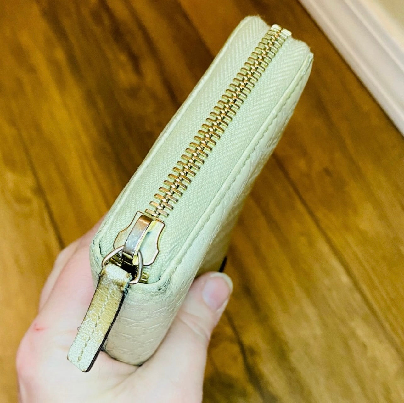 Gucci Off White Leather Microguccissima Nice Zip Around Wallet