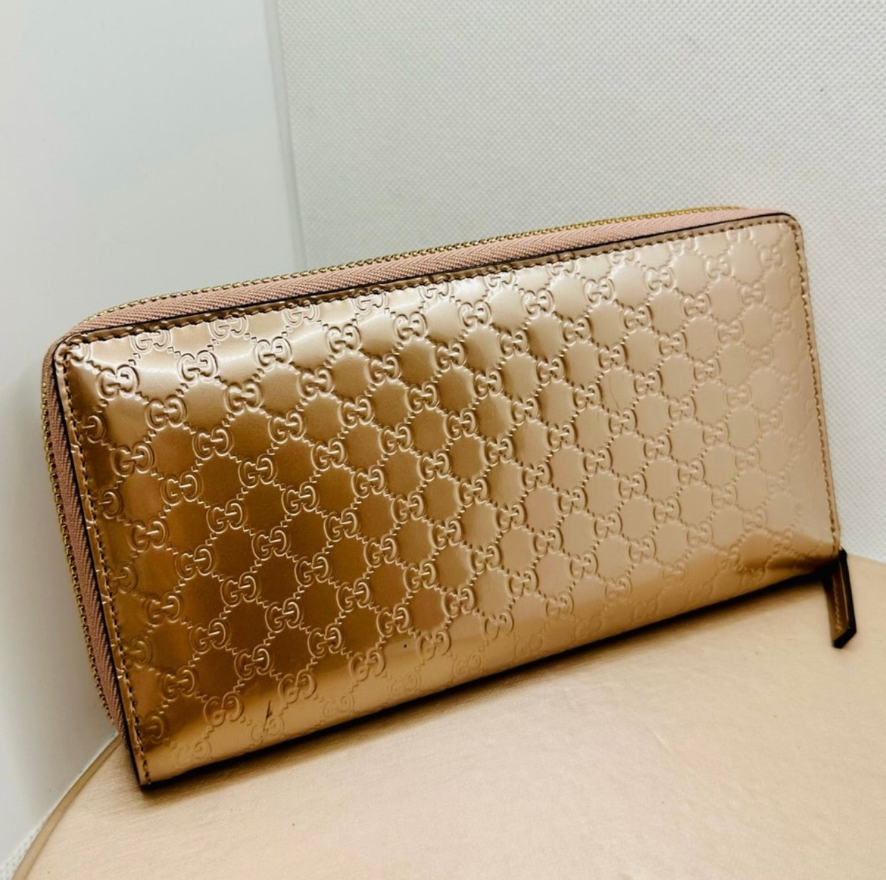Gucci Bow Heart Zip Around Microguccissima Metallic Rose Gold Patent Leather Wallet